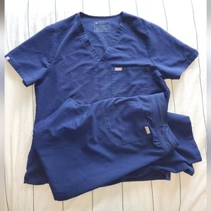 FIGS XL Navy scrub set